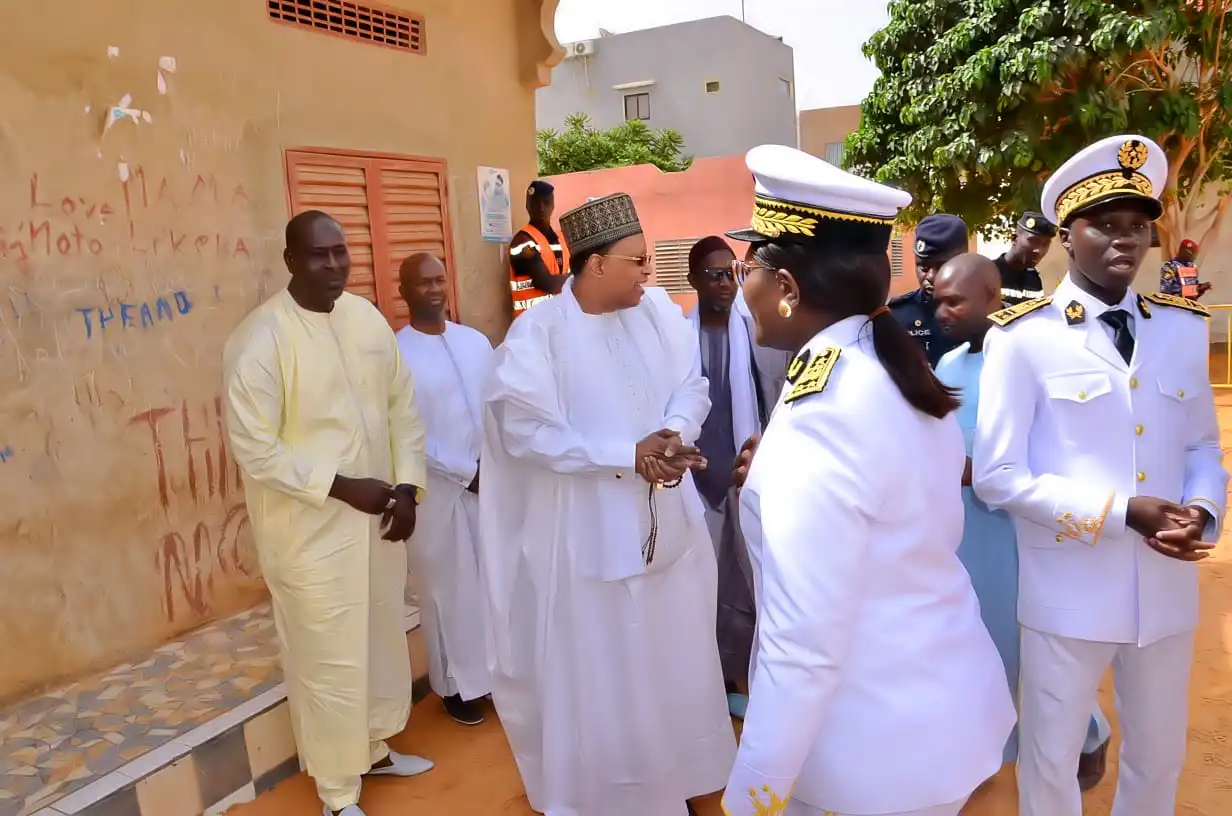 Visite du Président Bassirou Diomaye auprès du Khalife de la famille omarienne