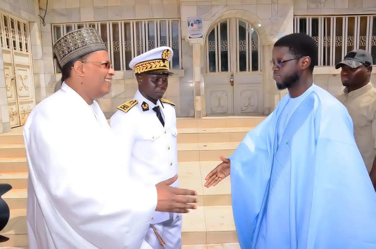 Visite du Président Bassirou Diomaye auprès du Khalife de la famille omarienne
