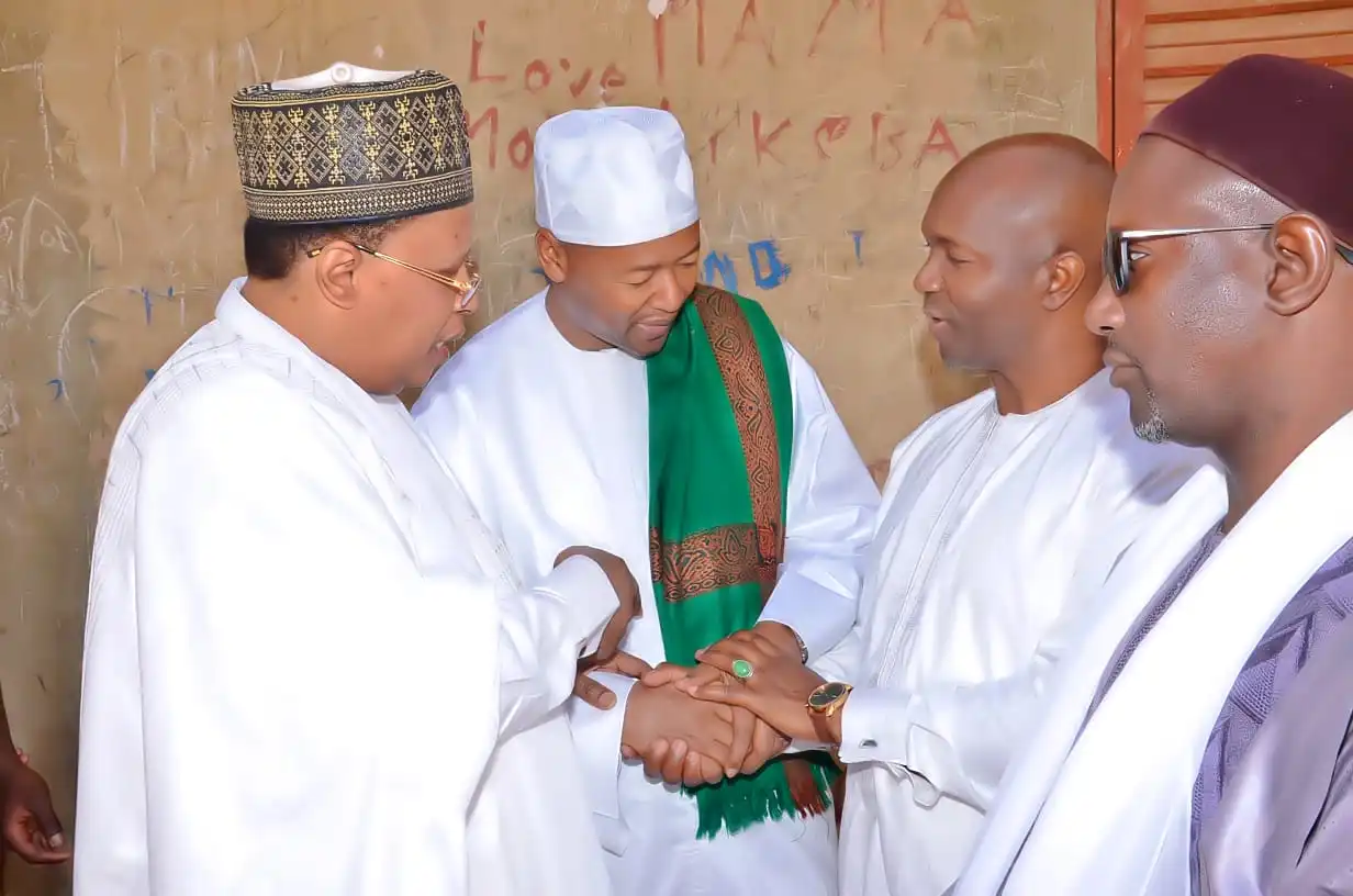 Visite du Président Bassirou Diomaye auprès du Khalife de la famille omarienne