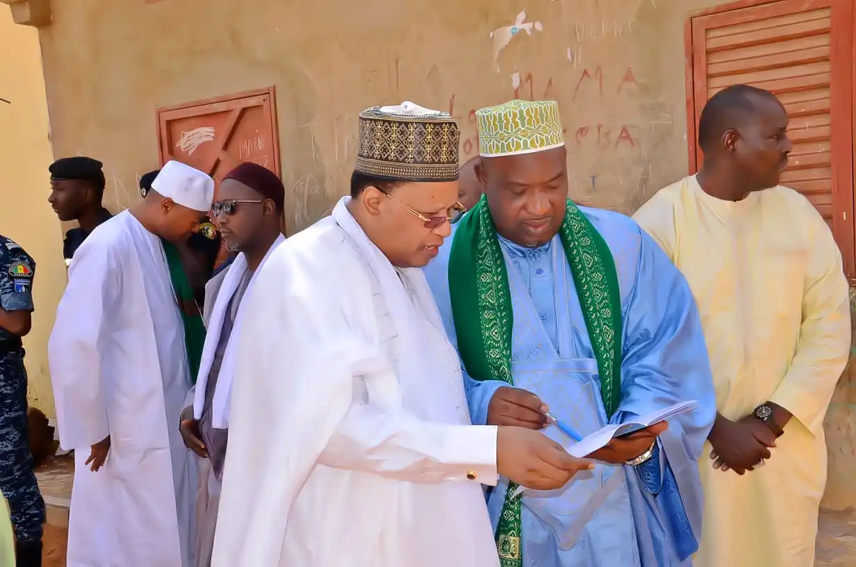 Visite du Président Bassirou Diomaye auprès du Khalife de la famille omarienne