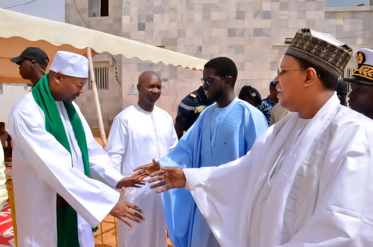 Visite du Président Bassirou Diomaye auprès du Khalife de la famille omarienne