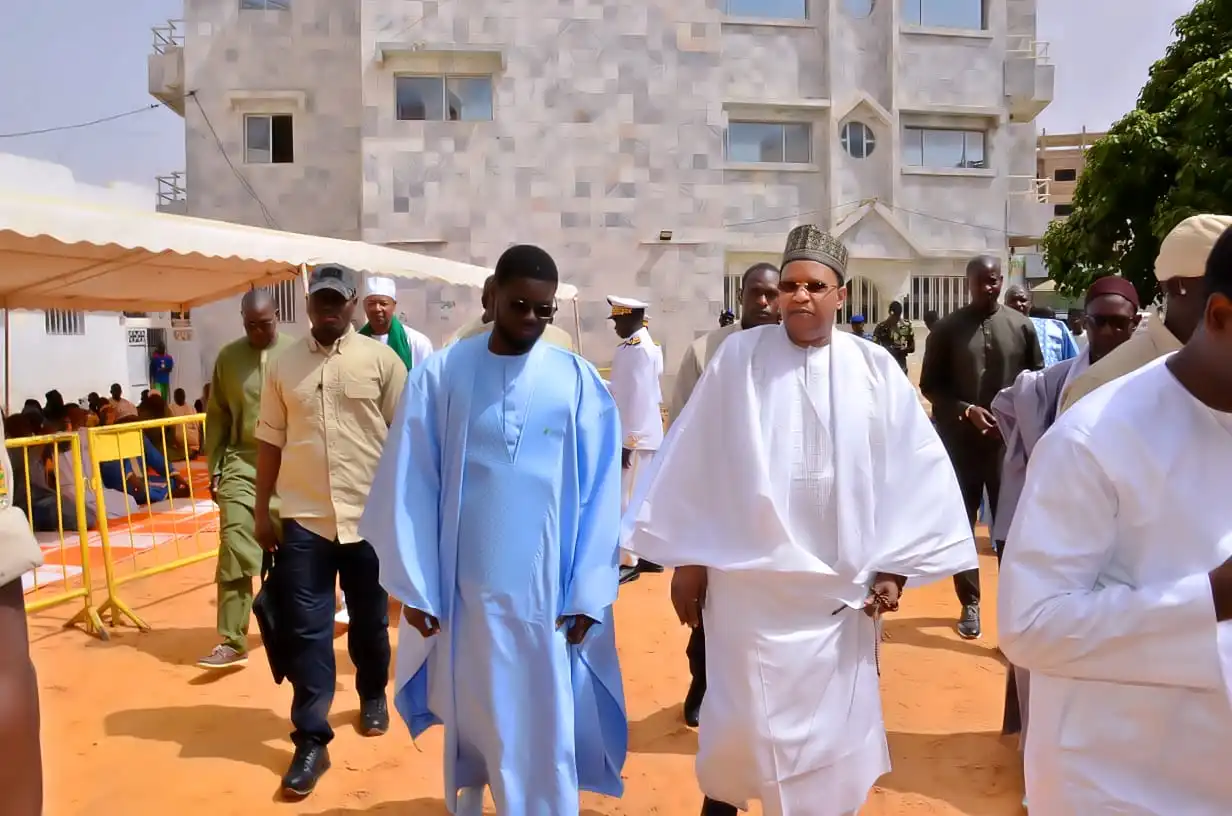 Visite du Président Bassirou Diomaye auprès du Khalife de la famille omarienne