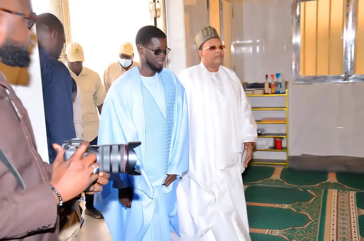 Visite du Président Bassirou Diomaye auprès du Khalife de la famille omarienne